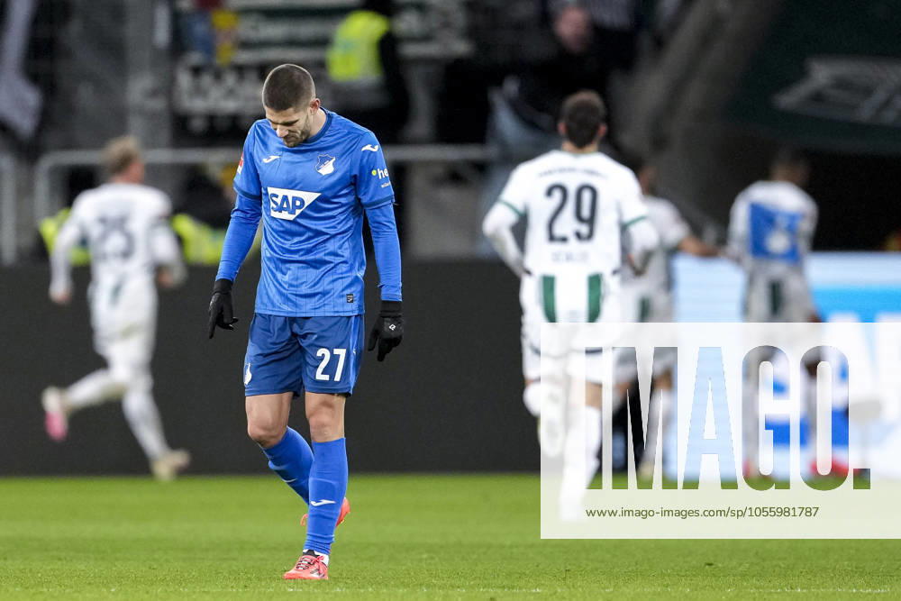 Andrej Kramaric Hoffenheim, 27 , TSG 1899 Hoffenheim player, looking disappointed, disappointment, frustration, disappointed, pessimistic, after conceding the 1-2 goal, action, action scene, 21 12 2024, Sinsheim Germany , Soccer, Bundesliga, TSG 1899 Hoffenheim Borussia Mönchengladbach, DFB DFL REGULATIONS PROHIBIT ANY USE OF PHOTOGRAPHS AS IMAGE SEQUENCES AND OR QUASI VIDEO