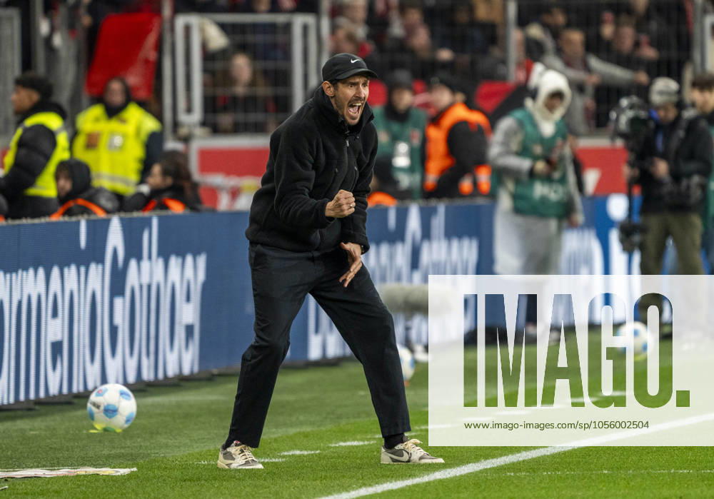 Julian Schuster SC Freiburg, coach gives instructions with his arms, gestures clenches his fist and is happy after winning a duel 21 12 2024, Football, Bundesliga, GER, Leverkusen, BayArena, Season 2024 25
