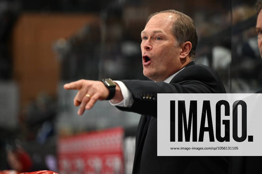 Steve Walker Schwenninger Wild Wings Head Coach Schwenninger Wild Wings vs Nuernberg Ice Tigers, Ice Hockey, DEL, 29 Matchday, Season 2024 2025, 22 12 2024 Schwenninger Wild Wings vs Nuernberg Ice Tigers, Ice Hockey, DEL, Penny DEL, 29 Matchday, Season 2024 2025, 22 12 2024 Schwenningen