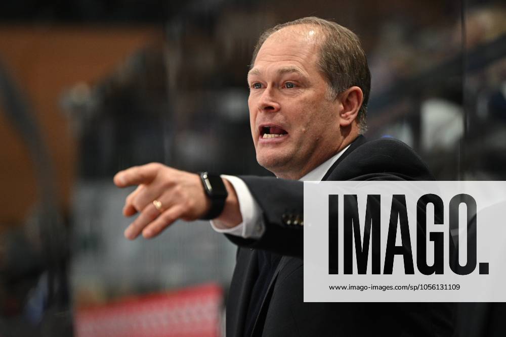 Steve Walker Schwenninger Wild Wings Head Coach Schwenninger Wild Wings vs Nuernberg Ice Tigers, Ice Hockey, DEL, 29 Matchday, Season 2024 2025, 22 12 2024 Schwenninger Wild Wings vs Nuernberg Ice Tigers, Ice Hockey, DEL, Penny DEL, 29 Matchday, Season 2024 2025, 22 12 2024 Schwenningen