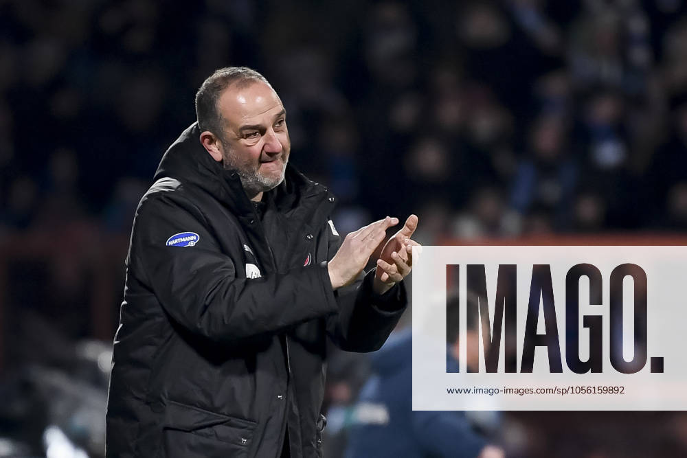 Coach Frank Schmidt 1 FC Heidenheim gestures, Bundesliga, VfL Bochum 1848 v 1 FC Heidenheim 1846, Vonovia Ruhrstadion, 22 12 2024, Bochum, Germany Defodi 067 BOCFCH20241222 233 Defodi-067 DFL regulations prohibit any use of photographs as image sequences and or quasi-video.