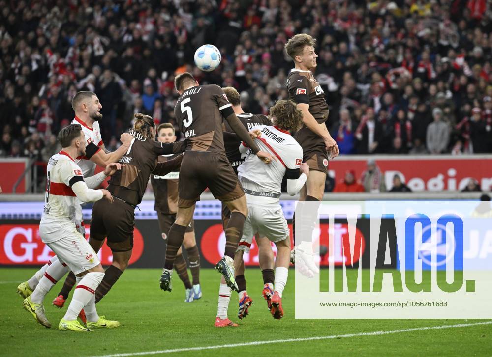 Strafraumszene, Torraumszene Kopfballduell Zweikampf Aktion Hauke Wahl FC St. Pauli (05) Nick Woltemade VfB Stuttgart (11) MHPArena, MHP Arena Stuttgart, Baden-Württemberg, Deutschland, Europa Penalty area scene, goal area scene header duel duel action Hauke Wahl FC St. Pauli (05) Nick Woltemade VfB Stuttgart (11) MHPArena, MHP Arena Stuttgart, Baden-Württemberg, Germany, Europe iblimw11974423