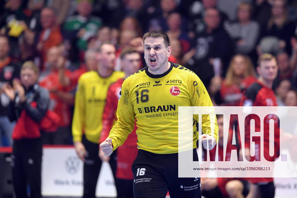 Cheers for Nebojsa Simic Goalkeeper MT Melsungen 16 , GER, MT Melsungen TSV Hannover Burgdorf, Handball, 1 Bundesliga, Matchday 17, Season 2024 2025, 23 12 2024, GER, MT Melsungen TSV Hannover Burgdorf, Handball, 1 Bundesliga, Matchday 17, Season 2024 2025, 23 12 2024 Kassel