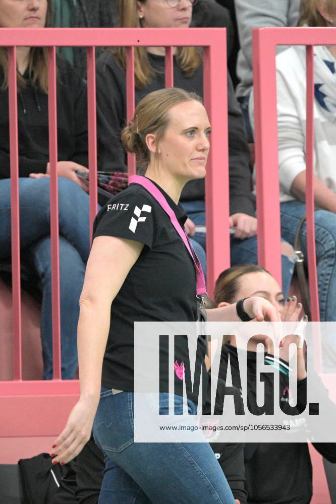 Miriam Hirsch TusSies Metzingen, Coach TusSies Metzingen vs HB Ludwigsburg, Handball, HBF, 9 League Matchday, Season 2024 2025, 27 12 2024 TusSies Metzingen vs HB Ludwigsburg, Handball, HBF, 9 League Matchday, Season 2024 2025, 27 12 2024 Tuebingen