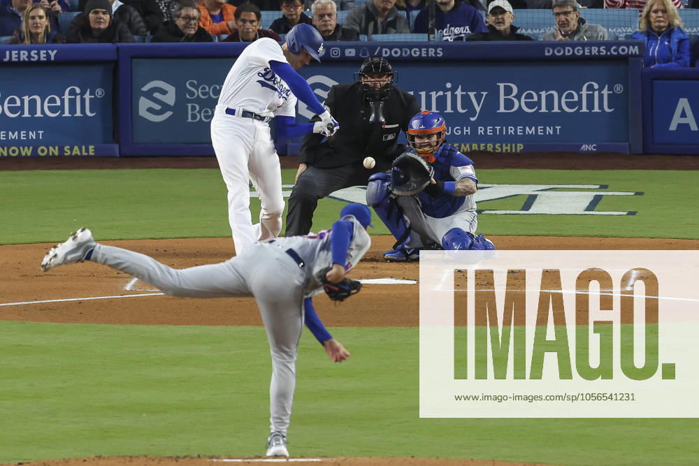 Los Angeles Dodgers first baseman Freddie Freeman (5) hits a home run in the first inning during a MLB, Baseball Herren, USA regular season game between the Los Angeles Dodgers and New York Mets, Monday, April 18, 2023 in Los Angeles, CA. The Mets defeated the Dodgers 8-6. (Brandon Sloter Image of Los Angeles CA United States