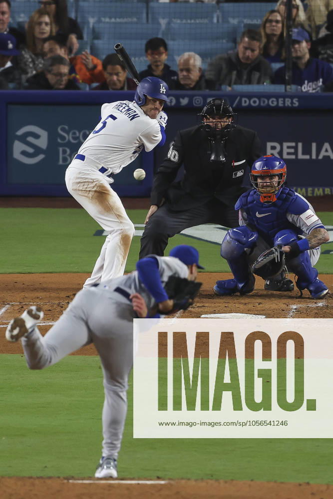 Los Angeles Dodgers first baseman Freddie Freeman (5) bats during a MLB, Baseball Herren, USA regular season game between the Los Angeles Dodgers and New York Mets, Monday, April 18, 2023 in Los Angeles, CA. The Mets defeated the Dodgers 8-6. (Brandon Sloter Image of Los Angeles CA United States