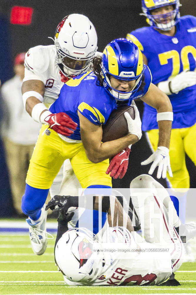 NFL, American Football Herren, USA 2024: Los Angeles Rams Vs Arizona Cardinals in Los Angeles - 28 Dec 2024 Los Angeles Rams wide receiver Puka Nacua (C) is brought down by Arizona Cardinals safety Budda Baker (Bottom) and linebacker Kyzir White 7 during an NFL football game at SoFi Stadium. Los Angeles United States