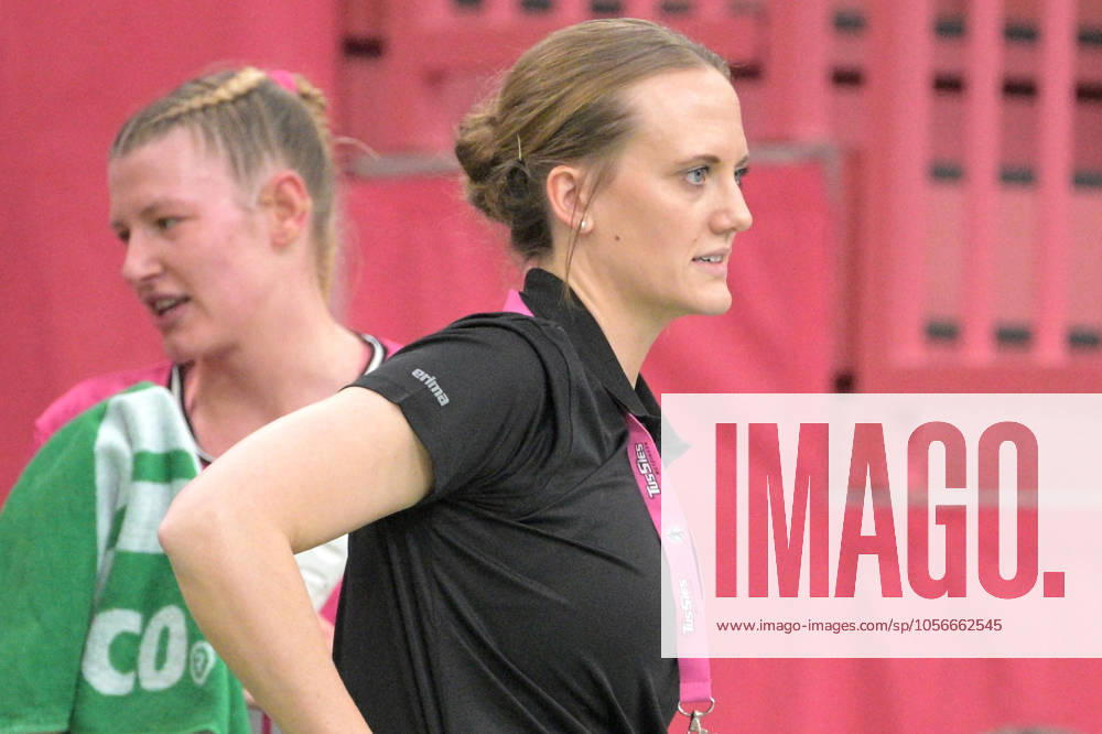 Miriam Hirsch TusSies Metzingen, Coach TusSies Metzingen vs Sport Union Neckarsulm, Handball, HBF, 10 League Matchday, Season 2024 2025, 29 12 2024 TusSies Metzingen vs Sport Union Neckarsulm, Handball, HBF, 10 League Matchday, Season 2024 2025, 29 12 2024 Tuebingen