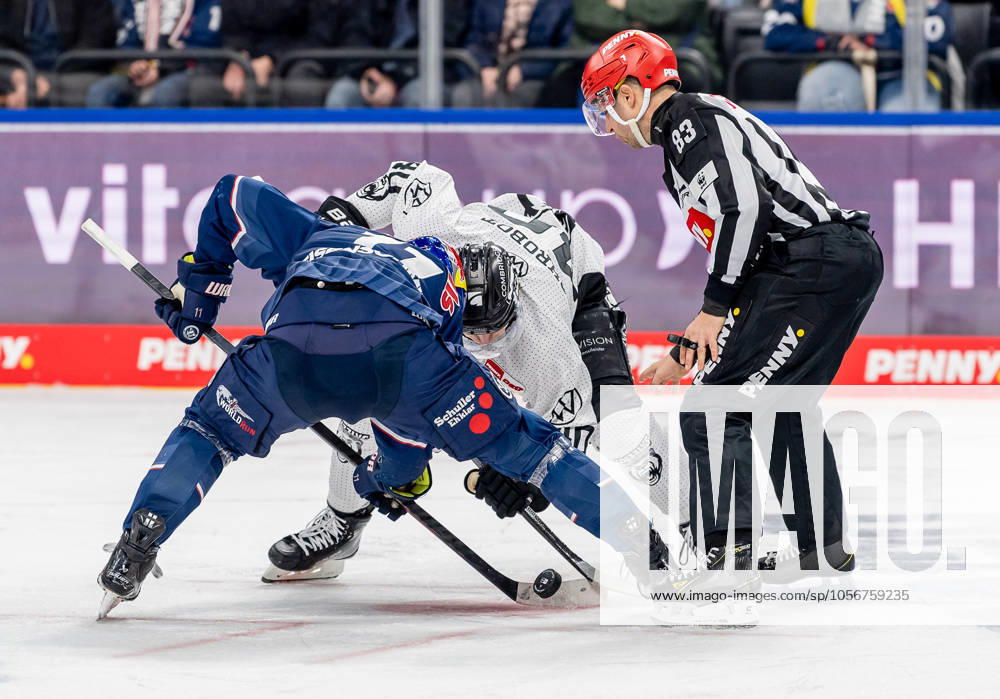 Linesperson David Tschirner executes a faceoff between Markus Eisenschmid EHC Red Bull Muenchen, 11 and Julian Chrobot Grizzlys Wolfsburg, 40 GER, EHC Red Bull Muenchen vs Grizzlys Wolfsburg, Ice Hockey, DEL, Matchday 32, Season 2024 2025, 30 12 2024 GER, EHC Red Bull Muenchen vs Grizzlys Wolfsburg, Ice Hockey, DEL, Matchday 32, Season 2024 2025, 30 12 2024 Muenchen