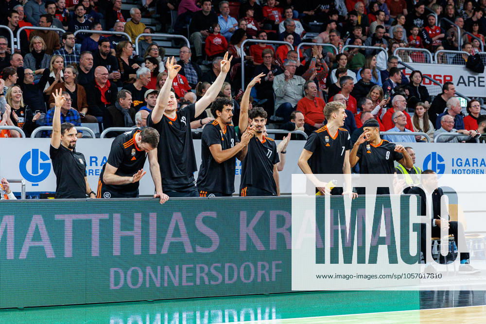 Team, squad, cheers, jubilation, positive emotions, positive emotion, Bamberg Baskets vs ratiopharm Ulm, Basketball, easyCredit BBL, Matchday 3, 02 01 2025 Bamberg Baskets vs ratiopharm Ulm, Basketball, easyCredit BBL, Matchday 3, 02 01 2025 Bamberg