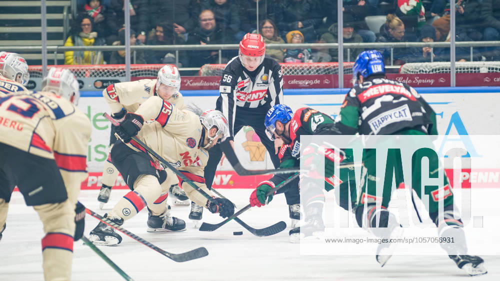 Samuel Dove McFalls 75, Nürnberg Ice Tigers and Jason Bast 45, Augsburger Panther in the background Yannik Koziol 1 Linesman in at the match Augsburger Panther v Nürnberg Ice Tigers, Ice Hockey, Men, Penny DEL 2024 2025, 33 Matchday on 03 01 2025 in Augsburg, Curt Frenzel Stadion Bayern Germany