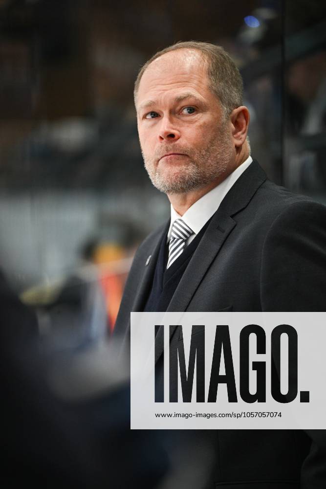 Steve Walker Schwenninger Wild Wings Head Coach Schwenninger Wild Wings vs Grizzlys Wolfsburg, Ice Hockey, DEL, 33 Matchday, Season 2024 2025, 03 01 2025 Schwenninger Wild Wings vs Grizzlys Wolfsburg, Ice Hockey, DEL, Penny DEL, 33 Matchday, Season 2024 2025, 03 01 2025 Schwenningen