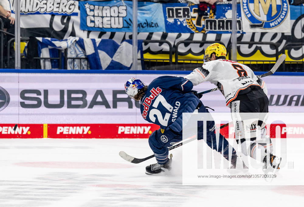Fight for the puck duel between Veit Oswald EHC Red Bull Muenchen, 27 and Nathan Burns Loewen Frankfurt, 8 GER, EHC Red Bull Muenchen vs Loewen Frankfurt, Ice Hockey, DEL, Matchday 34, Season 2024 2025, 06 01 2025 GER, EHC Red Bull Muenchen vs Loewen Frankfurt, Ice Hockey, DEL, Matchday 34, Season 2024 2025, 06 01 2025 Muenchen