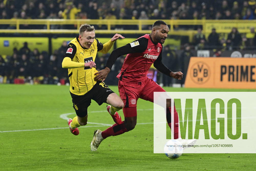 Maximilian Beier 14 Borussia Dortmund in duel, action, with Jonathan Tah 4 Bayer 04 Leverkusen , Borussia Dortmund vs Bayer Leverkusen, Soccer, 1 Bundesliga, Matchday 16, 10 01 2025 DFB regulations prohibit any use of photographs as image sequences and or quasi video Dortmund Nordrhein Westfalen Germany