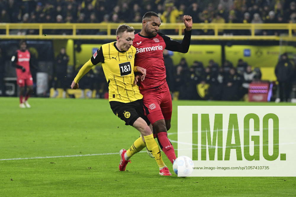 Maximilian Beier 14 Borussia Dortmund in duel, action, with Jonathan Tah 4 Bayer 04 Leverkusen , Borussia Dortmund vs Bayer Leverkusen, Soccer, 1 Bundesliga, Matchday 16, 10 01 2025 DFB regulations prohibit any use of photographs as image sequences and or quasi video Dortmund Nordrhein Westfalen Germany