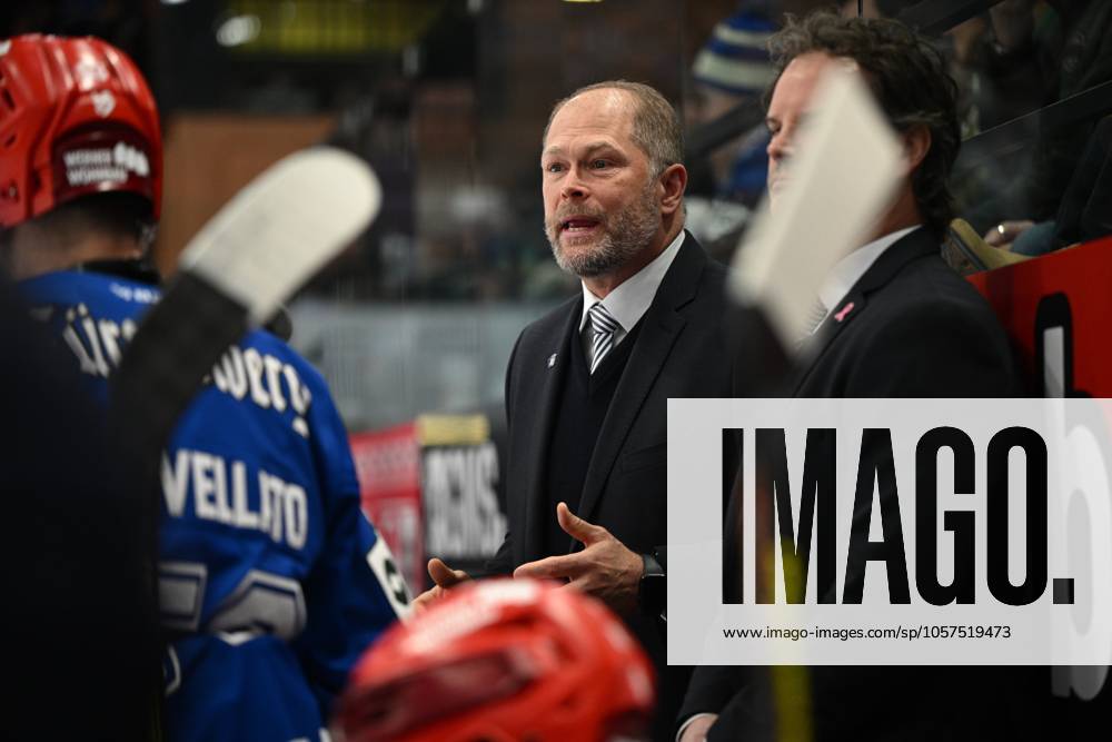 Steve Walker Schwenninger Wild Wings Head Coach Schwenninger Wild Wings vs EHC Red Bull Muenchen, Ice Hockey, DEL, 36 Matchday, Season 2024 2025, 12 01 2025 Schwenninger Wild Wings vs EHC Red Bull Muenchen, Ice Hockey, DEL, Penny DEL, 36 Matchday, Season 2024 2025, 12 01 2025 Schwenningen