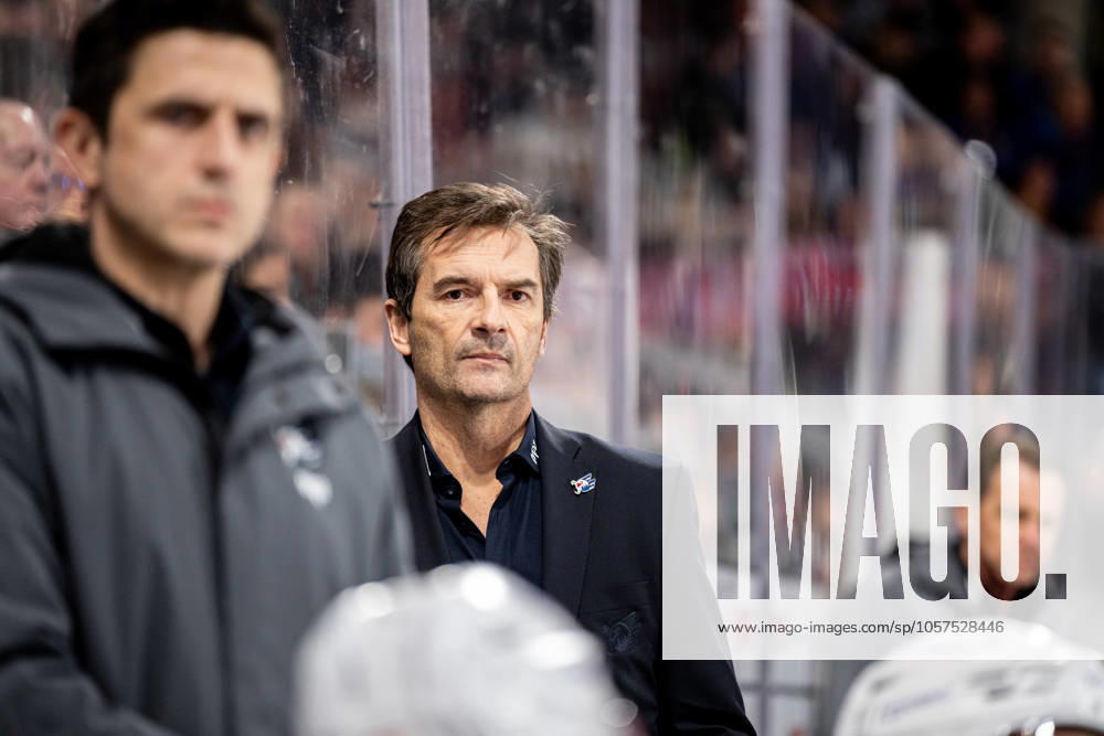 Dallas Eakins Trainer, Coach, Headcoach, Adler Mannheim , Nuernberg Ice Tigers vs Adler Mannheim, Eishockey, Penny DEL, 36 Spieltag, 12 01 2025, Nuernberg Ice Tigers vs Adler Mannheim, Eishockey, Penny DEL, 36 Spieltag, 12 01 2025 Nuernberg