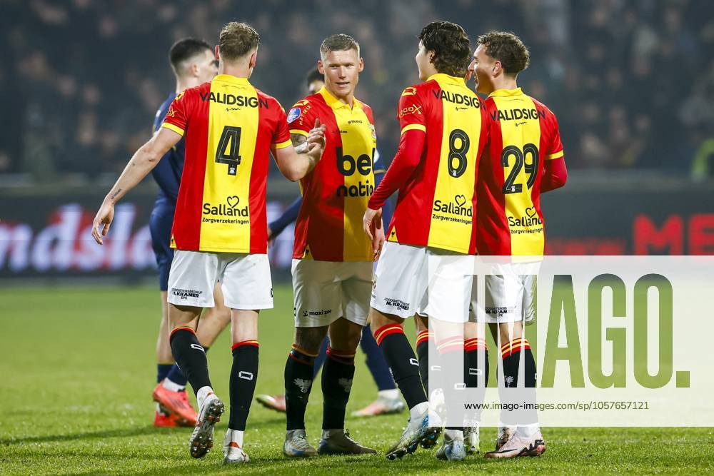 DEVENTER - (l-r) Joris Kramer of Go Ahead Eagles, Victor Edvardsen of Go Ahead Eagles, Evert Linthorst of Go Ahead Eagles, Aske Adelgaard of Go Ahead Eagles celebrate victory during the KNVB Cup match between Go Ahead Eagles and FC Twente at De Adelaarshorst on Jan. 15, 2025 in Deventer, Netherlands. ANP SEM VAN DER WAL Dutch Cup Round of 16 2024 25 ANPxSportx IVx 517513921 originalFilename: 517513921