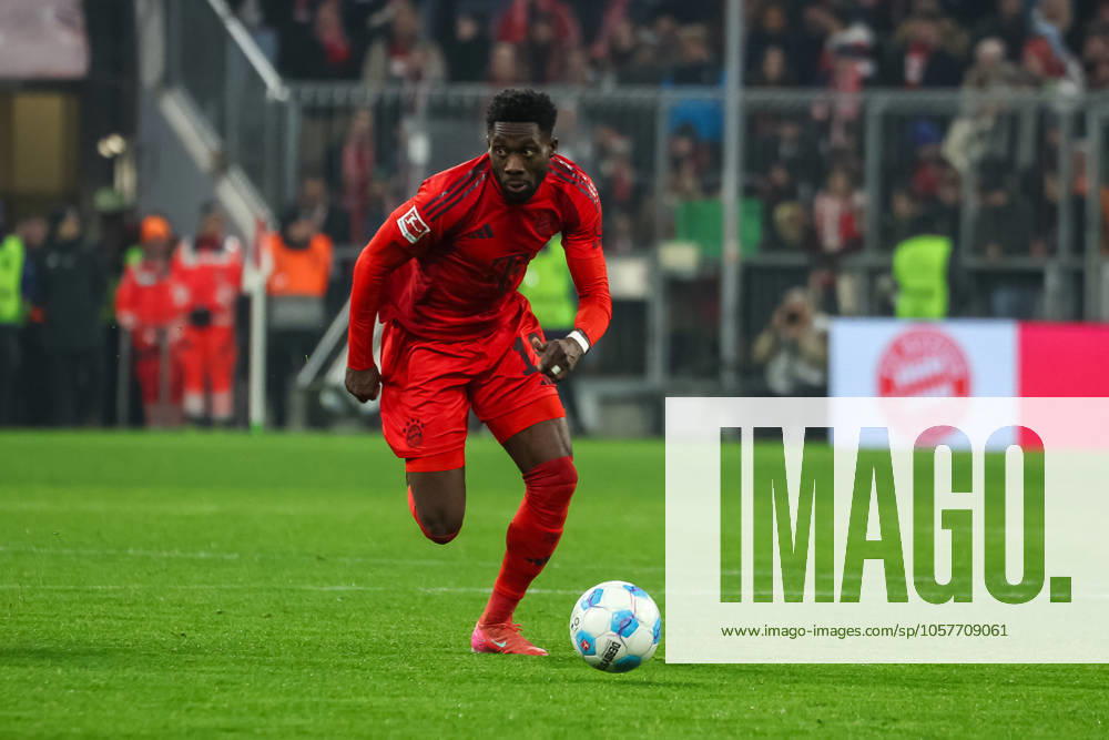 Alphonso Davies FC Bayern Muenchen, 19 with ball, GER, FC Bayern Muenchen vs TSG Hoffenheim, Football, Bundesliga, Matchday 17, Season 2024 2025, 15 01 2025, , GER, FC Bayern Muenchen vs TSG Hoffenheim, Football, Bundesliga, Matchday 17, Season 2024 2025, 15 01 2025 Muenchen