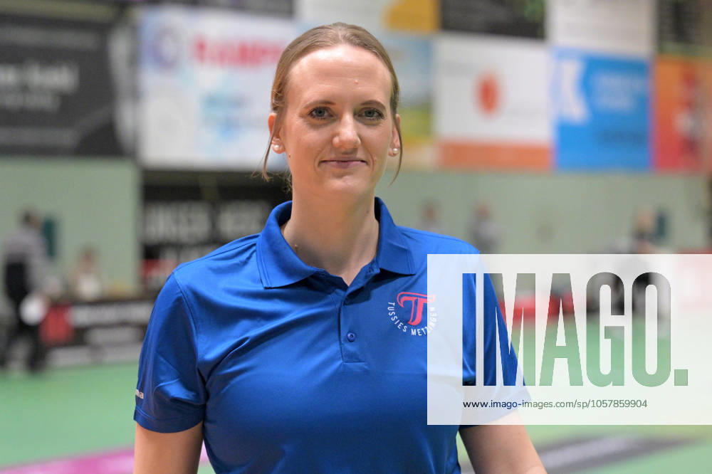 Miriam Hirsch TusSies Metzingen, Coach TusSies Metzingen vs Buxtehuder SV, Handball, HBF, 13 League Matchday, Season 2024 2025, 18 01 2025 TusSies Metzingen vs Buxtehuder SV, Handball, HBF, 13 League Matchday, Season 2024 2025, 18 01 2025 Metzingen