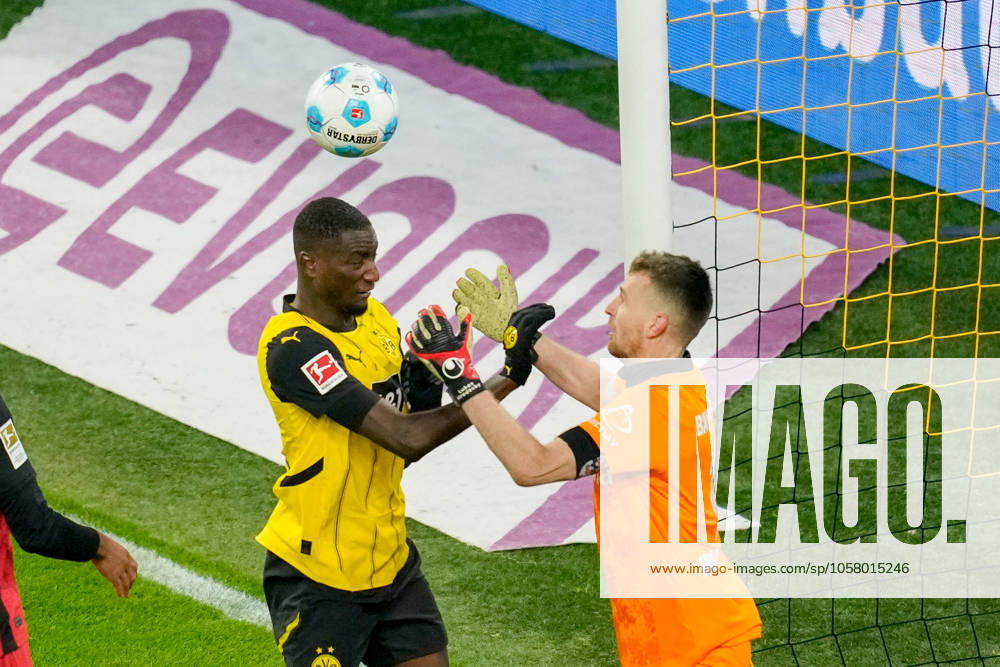 Serhou Guirassy Borussia Dortmund and goalkeeper Lukas Hradecky Bayer 04 Leverkusen battle for the ball during the Bundesliga match between Borussia Dortmund and Bayer 04 Leverkusen, SIGNAL IDUNA PARK on January 10, 2025 in Dortmund, Germany, Germany Photo by Alex Gottschalk DeFodi Images Serhou Guirassy Borussia Dortmund and goalkeeper Lukas Hradecky Bayer 04 Leverkusen battle for the ball during the Bundesliga match between Borussia Dortmund and Bayer 04 Leverkusen at Signal Iduna Park on January 10, 2025 in Dortmund, Germany Photo by Alex Gottschalk DeFodi Images DFL regulations prohibit any use of photographs as image sequences and or quasi video Defodi 001 ar20250110 1322392 Defodi-001 DFL regulations prohibit any use of photographs as image sequences and or quasi-video.