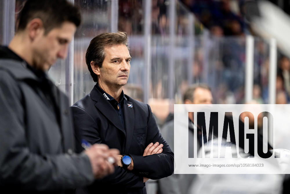 Dallas Eakins Trainer, Coach, Headcoach, Adler Mannheim , Nuernberg Ice Tigers vs Adler Mannheim, Eishockey, Penny DEL, 40 Spieltag, 26 01 2025, Nuernberg Ice Tigers vs Adler Mannheim, Eishockey, Penny DEL, 40 Spieltag