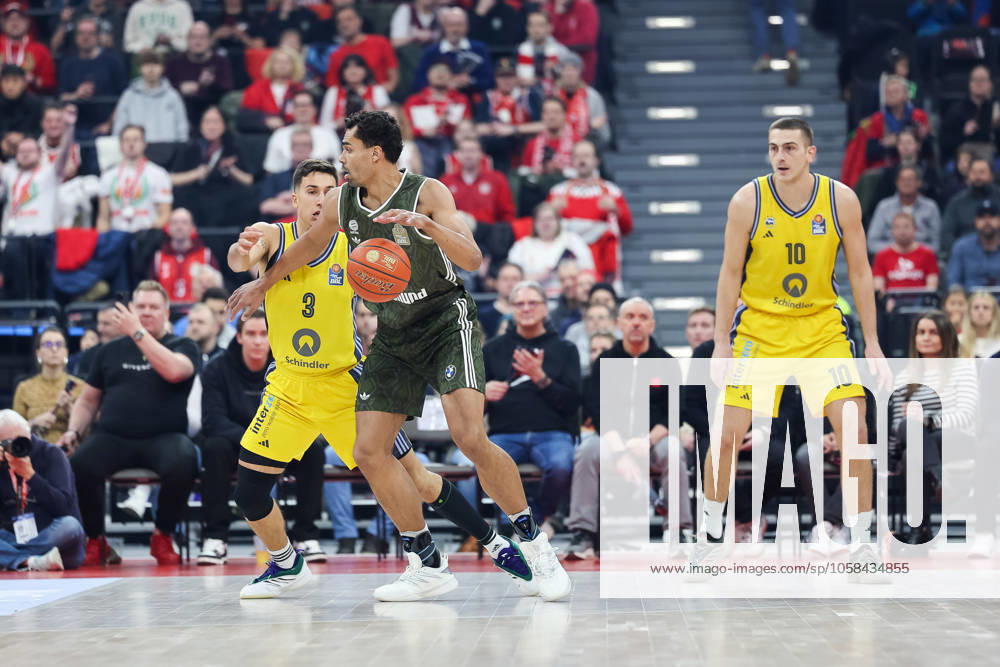 Oscar da Silva FC Bayern Basketball, 01 with ball in duel with Matteo Spagnolo Alba Berlin, 03 , GER, FC Bayern Muenchen vs Alba Berlin, Basketball, easycredit Basketball Bundesliga, BBL, Matchday 19, Season 2024 2025, 02 02 2025, GER, FC Bayern Muenchen vs Alba Berlin, Basketball, easycredit Basketball Bundesliga, BBL, Matchday 19, Season 2024 2025, 02 02 2025 Muenchen