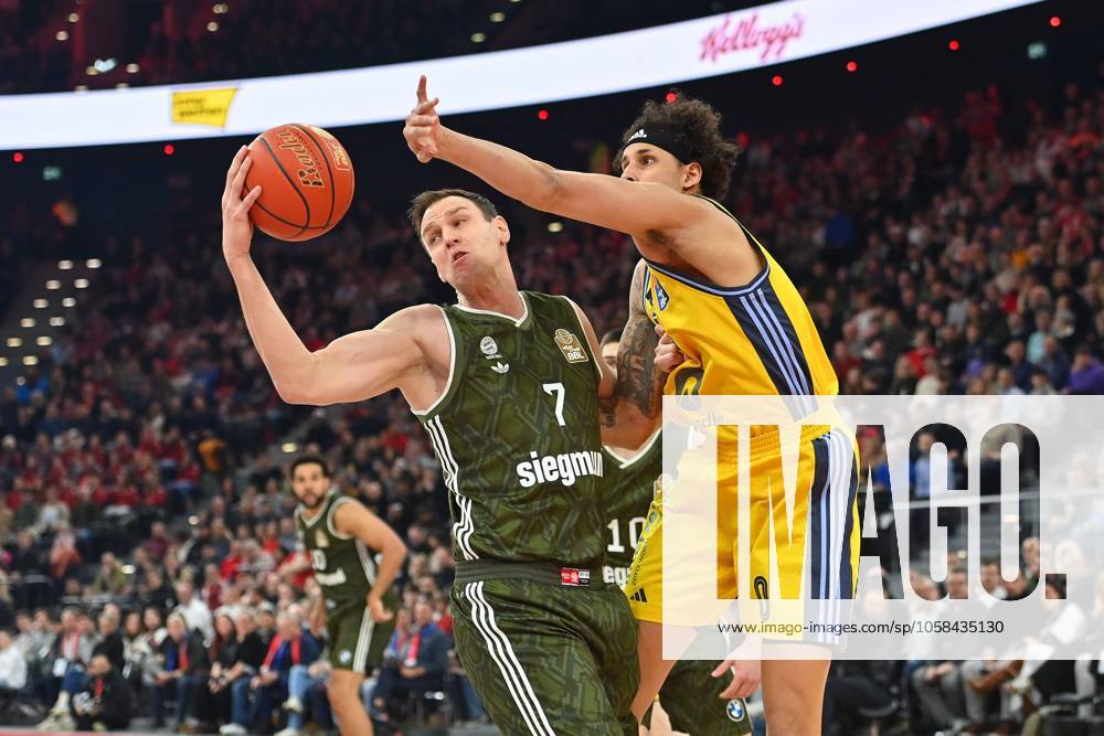 Johannes VOIGTMANN FCB , action,duel against Michael KESSES Berlin Basketball BBL,season 2024 2025 FC Bayern Muenchen Alba Berlin on 02 02 2025, S A P G A R D EN