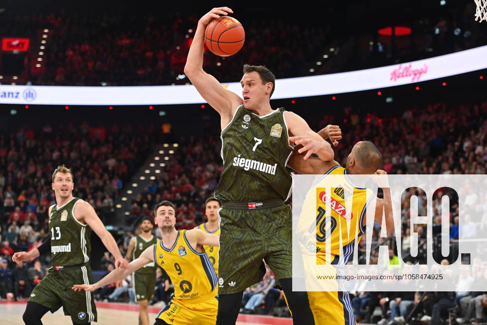 Johannes VOIGTMANN FCB , action,duel against Louis OLINDE Berlin Basketball BBL,season 2024 2025 FC Bayern Muenchen Alba Berlin 99 86 on 02 02 2025, S A P G A R D EN