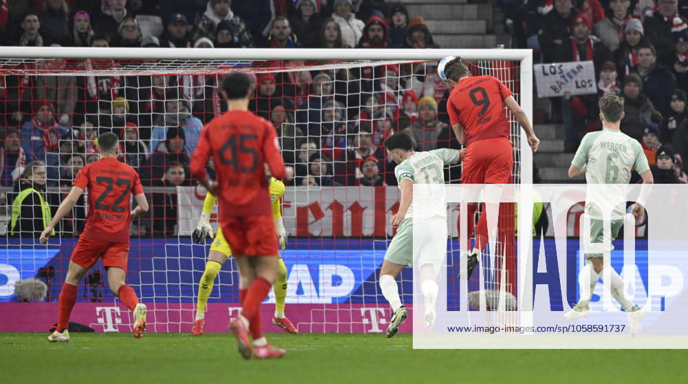 Penalty area scene, goal area scene Goal shot Action Goal chance Harry Kane FC Bayern Muenchen FCB 09 Header duel Duel Action Milos Veljkovic SV Werder Bremen SVW 13 Goalkeeper Michael Zetterer SV Werder Bremen SVW 01 FC Bayern Muenchen FCB vs SV Werder Bremen SVW 07 02 2025 DFL REGULATIONS PROHIBIT ANY USE OF PHOTOGRAPHS AS IMAGE SEQUENCES AND OR QUASI VIDEO FC Bayern Muenchen FCB vs SV Werder Bremen SVW