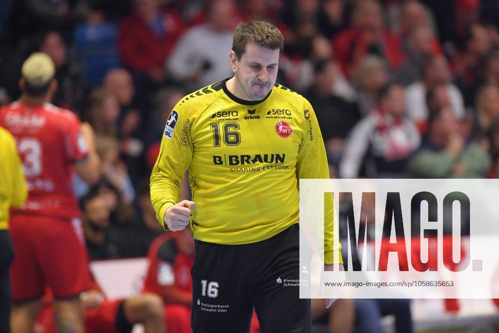 Cheers for Nebojsa Simic Goalkeeper MT Melsungen 16 , GER, MT Melsungen Frisch Auf Goeppingen, Handball, 1 Bundesliga, Matchday 18, Season 2024 2025, 08 02 2025, GER, MT Melsungen Frisch Auf Goeppingen, Handball, 1 Bundesliga, Matchday 18, Season 2024 2025, 08 02 2025 Kassel