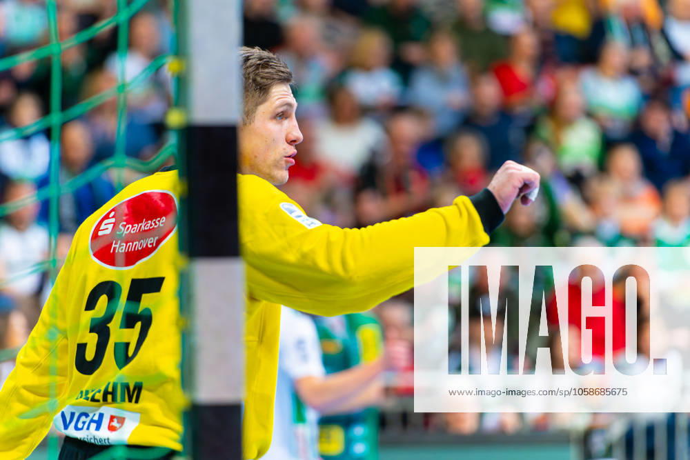 Joel Birlehm TSV Hannover Burgdorf, Nr 35 v l , TSV Hannover Burgdorf white against SC DHfK Leipzig green on matchday 18 of the 2024 2025 season in the DAIKIN Handball Bundesliga 09 02 2025, ZAG Arena Hannover, GER ,