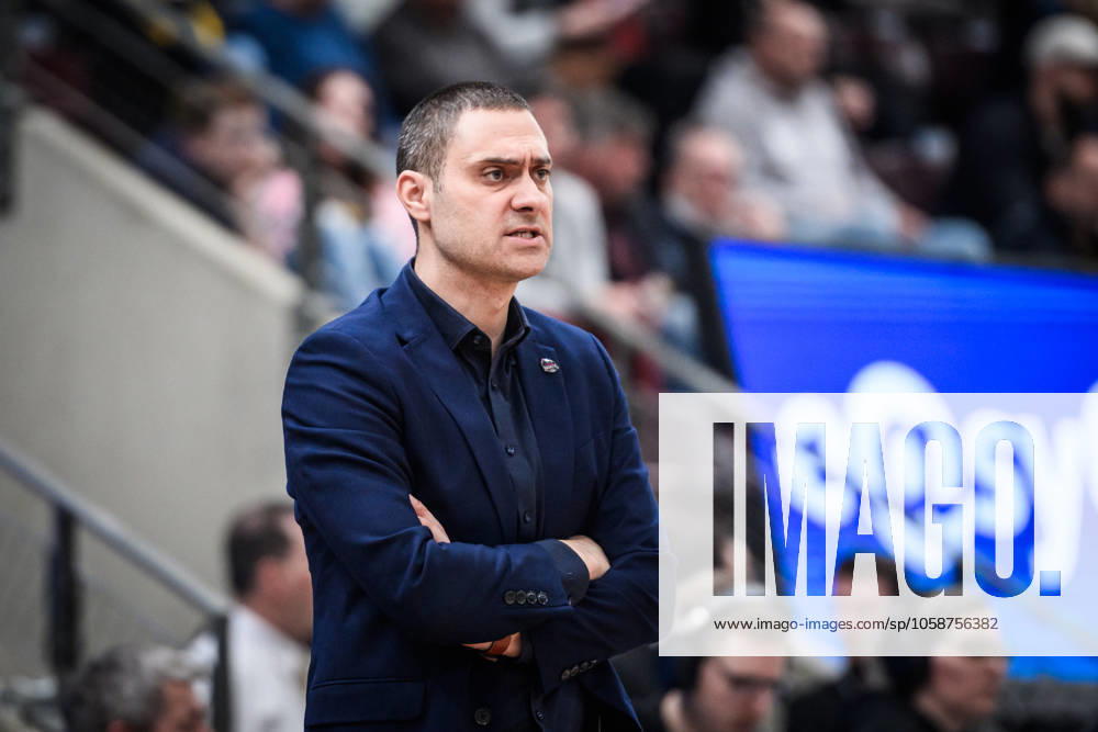Marko Stankovic Telekom Baskets Bonn, Head Coach critical view GER, MHP Riesen Ludwigsburg Telekom Baskets Bonn, easycredit BBL, Basketball, Bundesliga, 21 Matchday, Season 2024 2025, 11 02 2025 GER, MHP Riesen Ludwigsburg Telekom Baskets Bonn, easycredit BBL, Basketball, Bundesliga, 21 Matchday, Season 2024 2025, 11 02 2025 Ludwigsburg