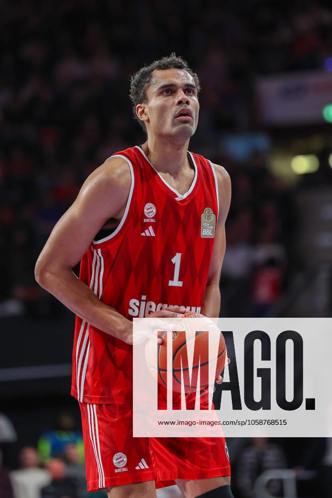 Oscar da Silva FC Bayern Basketball, 01 at free throw, GER, FC Bayern Muenchen vs Skyliners Frankfurt, Basketball, easycredit Basketball Bundesliga, BBL, 21 Matchday, Season 2024 2025, 11 02 2025, GER, FC Bayern Muenchen vs Skyliners Frankfurt, Basketball, easycredit Basketball Bundesliga, BBL, 21 Matchday, Season 2024 2025, 11 02 2025 Muenchen