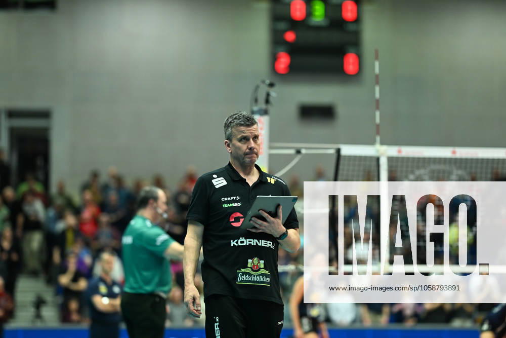 Alexander Waibl Head Coach Dresdner SC Dresdner SC vs VfB Suhl Lotto Thueringen, 1 Volleyball Bundesliga Women, Season 2024 2025, 12 02 2025 Dresdner SC vs VfB Suhl Lotto Thueringen, 1 Volleyball Bundesliga Women, Season 2024 2025, 12 02 2025 Dresden