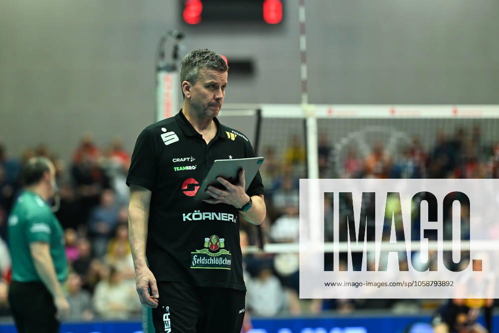 Alexander Waibl Head Coach Dresdner SC Dresdner SC vs VfB Suhl Lotto Thueringen, 1 Volleyball Bundesliga Women, Season 2024 2025, 12 02 2025 Dresdner SC vs VfB Suhl Lotto Thueringen, 1 Volleyball Bundesliga Women, Season 2024 2025, 12 02 2025 Dresden