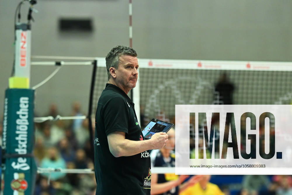 Alexander Waibl Head Coach Dresdner SC Dresdner SC vs VfB Suhl Lotto Thueringen, 1 Volleyball Bundesliga Women, Season 2024 2025, 12 02 2025 Dresdner SC vs VfB Suhl Lotto Thueringen, 1 Volleyball Bundesliga Women, Season 2024 2025, 12 02 2025 Dresden