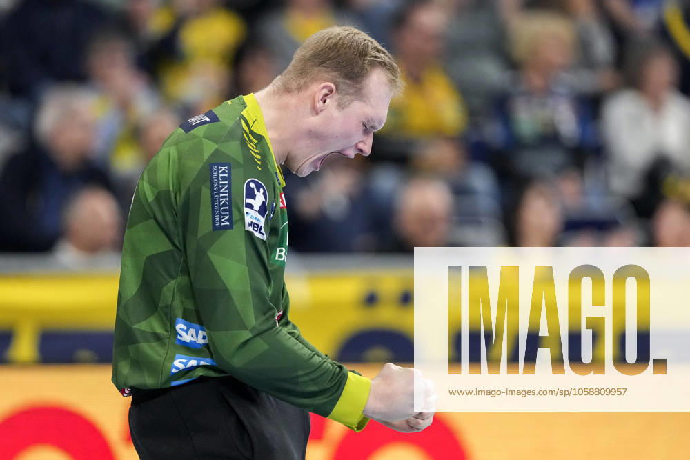 David Späth goalkeeper, RNL, 29 , Rhein Neckar Löwen player, cheer, cheers, celebration, joy, happy, rejoice, confident, optimistic, positive, game scene, single picture, single photo, action, action, 13 02 2025, Mannheim Germany , Handball, Bundesliga, Rhein Neckar Löwen SG BBM Bietigheim