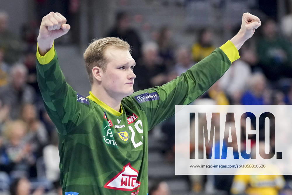 David Späth goalkeeper, RNL, 29 , Rhein Neckar Löwen player, cheer, cheers, celebration, joy, rejoice, rejoicing, confident, optimistic, positive, game scene, 13 02 2025, Mannheim Germany , Handball, Bundesliga, Rhein Neckar Löwen SG BBM Bietigheim