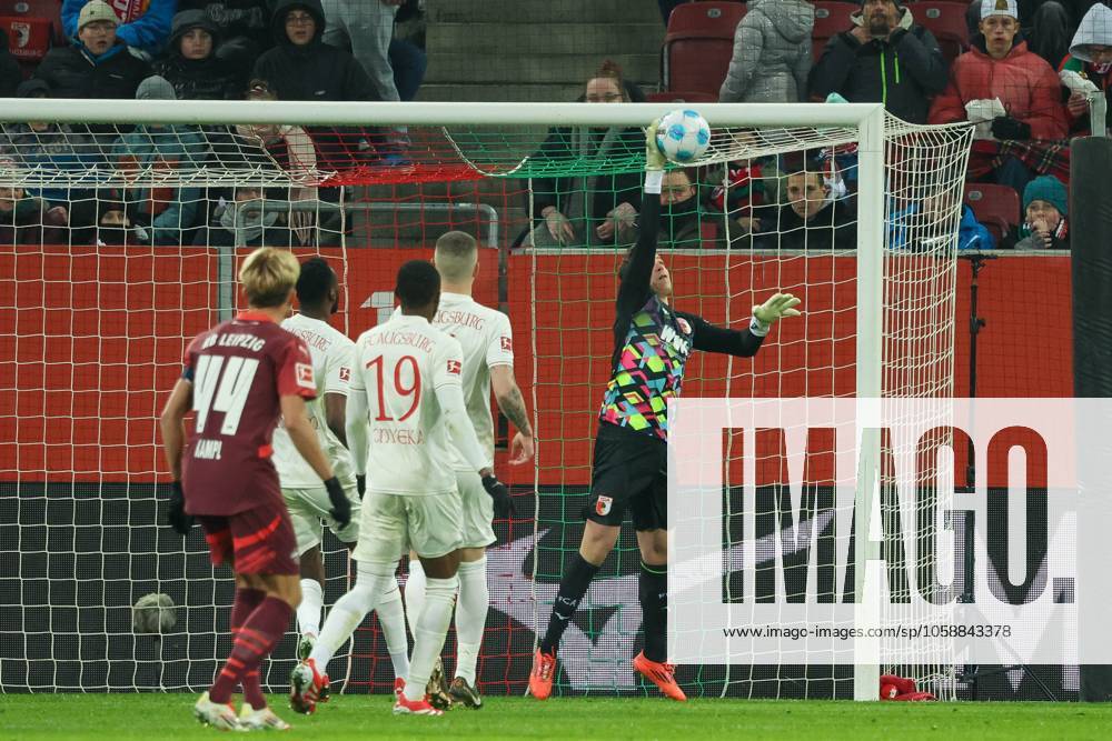 Goalkeeper action by Finn Dahmen 1 FC Augsburg , FC Augsburg vs RB Leipzig, Soccer, 1 Bundesliga, 22 Matchday, 14 02 2025 DFB regulations prohibit any use of photographs as image sequences and or quasi video Augsburg Bayern Germany