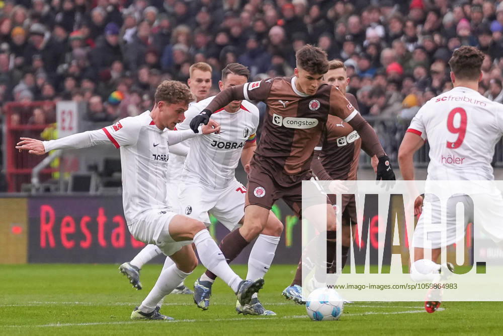 Patrick Osterhage SC Freiburg, 06 in duel with Noah Weisshaupt Noah Weisshaupt FC St Pauli, 13 , Soccer, 1 Bundesliga, 22 Matchday, 2024 2025, FC St Pauli vs SC Freiburg, 15 02 2025, Millerntor Stadion, Hamburg, Germany DFL REGULATIONS PROHIBIT ANY USE OF PHOTOGRAPHS AS IMAGE SEQUENCES AND OR QUASI VIDEO Hamburg Millerntor Stadion Hamburg Germany