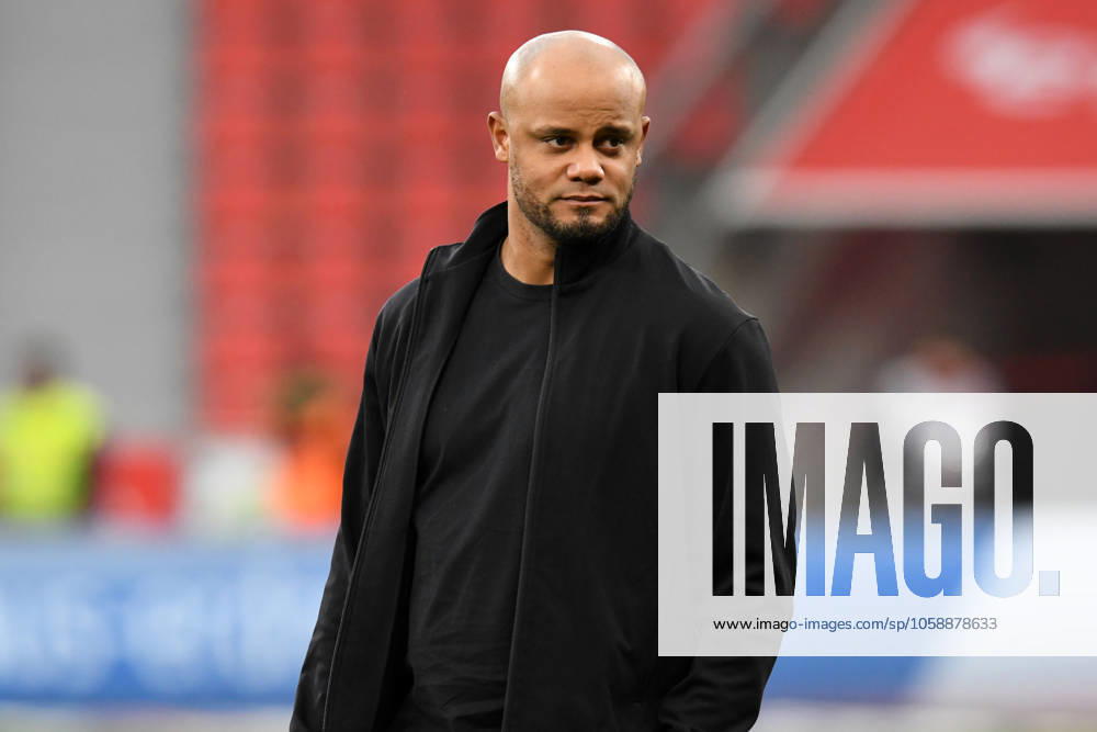 Coach Vincent Kompany FC Bayern Muenchen GER, Bayer 04 Leverkusen vs FC Bayern Muenchen, Football, Bundesliga, Matchday 22, Season 2024 2025, 15 02 2025 DFL REGULATIONS PROHIBIT ANY USE OF PHOTOGRAPHS AS IMAGE SEQUENCES AND OR QUASI VIDEO GER, Bayer 04 Leverkusen vs FC Bayern Muenchen, Football, Bundesliga, Matchday 22, Season 2024 2025, 15 02 2025 Leverkusen