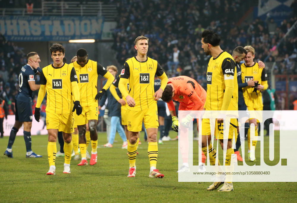 Football 1 Bundesliga, VfL Bochum Borussia Dortmund v l Giovanni Reyna, Nico Schlotterbeck, Gregor Kobel, Emre Can Borussia Dortmund Bochum