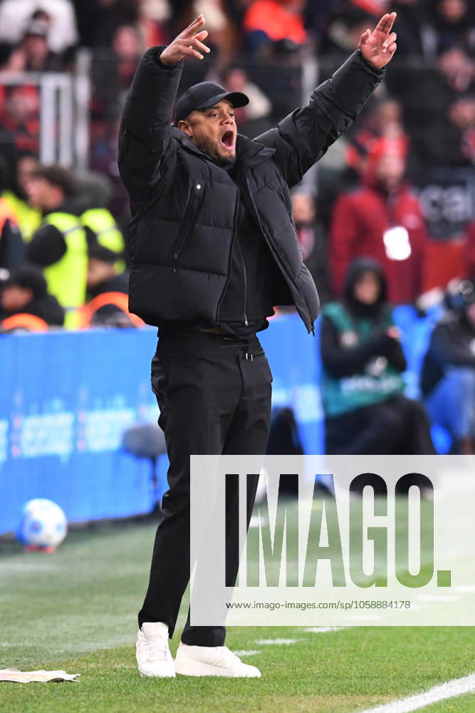Coach Vincent Kompany FC Bayern Muenchen gestures GER, Bayer 04 Leverkusen vs FC Bayern Muenchen, Football, Bundesliga, Matchday 22, Season 2024 2025, 15 02 2025 DFL REGULATES PROHIBIT ANY USE OF PHOTOGRAPHS AS IMAGE SEQUENCES AND OR QUASI VIDEO GER, Bayer 04 Leverkusen vs FC Bayern Muenchen, Football, Bundesliga, Matchday 22, Season 2024 2025, 15 02 2025 Leverkusen