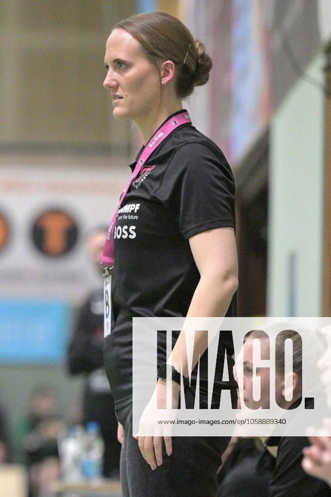 Miriam Hirsch TusSies Metzingen, Coach TusSies Metzingen vs BSV Sachsen Zwickau, Handball, HBF, 17 League Matchday, Season 2024 2025, 15 02 2025 TusSies Metzingen vs BSV Sachsen Zwickau, Handball, HBF, 17 League Matchday, Season 2024 2025, 15 02 2025 Metzingen