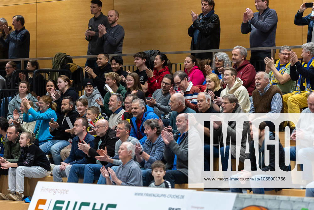 Fan, fans, spectators, cheers, cheering, positive emotions, positive emotion, SV Schwaig Volleyball Blue Volleys Gotha, Volleyball, 2 Bundesliga Sued, , 15 02 2025 SV Schwaig Volleyball Blue Volleys Gotha, Volleyball, 2 Bundesliga Sued, , 15 02 2025 Schwaig