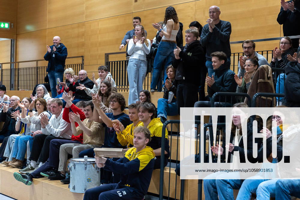 Fan, fans, spectators, cheers, jubilation, positive emotions, positive emotion, end of match, SV Schwaig Volleyball Blue Volleys Gotha, Volleyball, 2 Bundesliga Sued, , 15 02 2025 SV Schwaig Volleyball Blue Volleys Gotha, Volleyball, 2 Bundesliga Sued, , 15 02 2025 Schwaig