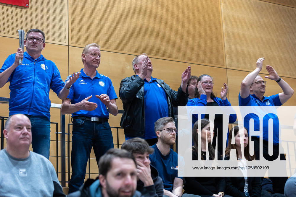 Fan, fans, spectators, cheers, cheering, positive emotions, positive emotion, SV Schwaig Volleyball Blue Volleys Gotha, Volleyball, 2 Bundesliga Sued, , 15 02 2025 SV Schwaig Volleyball Blue Volleys Gotha, Volleyball, 2 Bundesliga Sued, , 15 02 2025 Schwaig