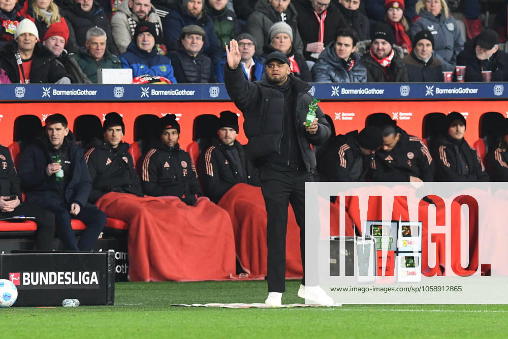 Coach Vincent Kompany FC Bayern Muenchen gestures GER, Bayer 04 Leverkusen vs FC Bayern Muenchen, Football, Bundesliga, Matchday 22, Season 2024 2025, 15 02 2025 DFL REGULATES PROHIBIT ANY USE OF PHOTOGRAPHS AS IMAGE SEQUENCES AND OR QUASI VIDEO GER, Bayer 04 Leverkusen vs FC Bayern Muenchen, Football, Bundesliga, Matchday 22, Season 2024 2025, 15 02 2025 Leverkusen