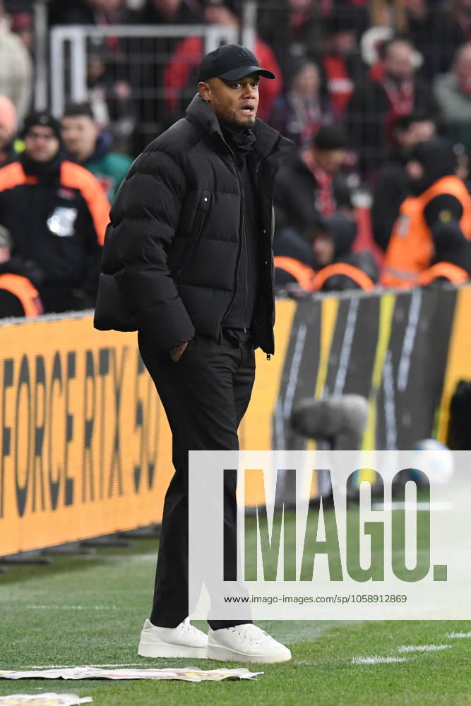 Coach Vincent Kompany FC Bayern Muenchen GER, Bayer 04 Leverkusen vs FC Bayern Muenchen, Football, Bundesliga, Matchday 22, Season 2024 2025, 15 02 2025 DFL REGULATIONS PROHIBIT ANY USE OF PHOTOGRAPHS AS IMAGE SEQUENCES AND OR QUASI VIDEO GER, Bayer 04 Leverkusen vs FC Bayern Muenchen, Football, Bundesliga, Matchday 22, Season 2024 2025, 15 02 2025 Leverkusen